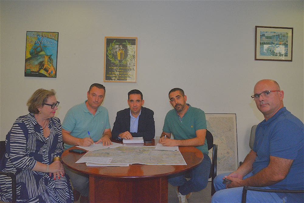 Firma del acuerdo entre Badolatosa y Casariche