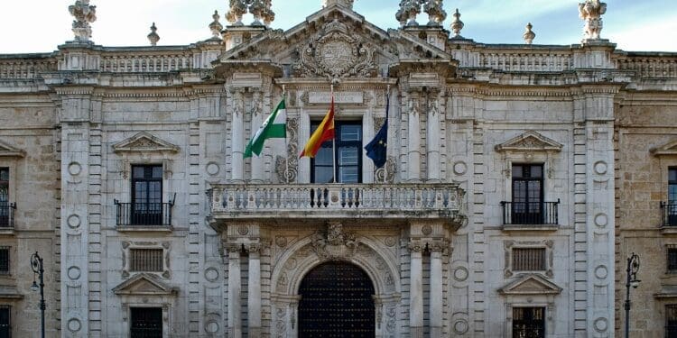 Universidad de Sevilla, Puerta del Rectorado (Calle San Fernando) |  Anual / Wikicommons (CC BY)