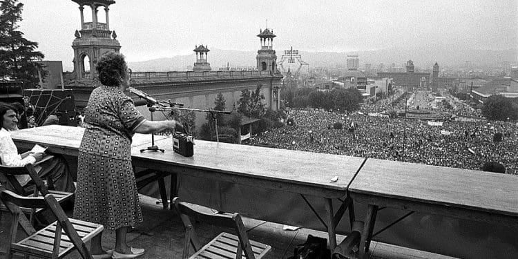 150.000 personas se dieron cita en Montjuic en 1977 para escuchar a Federica Montseny