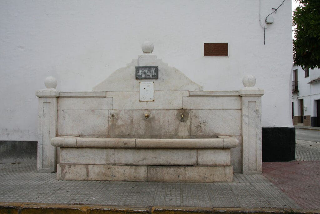 Fuente de Santiago, Almadén de la Plata