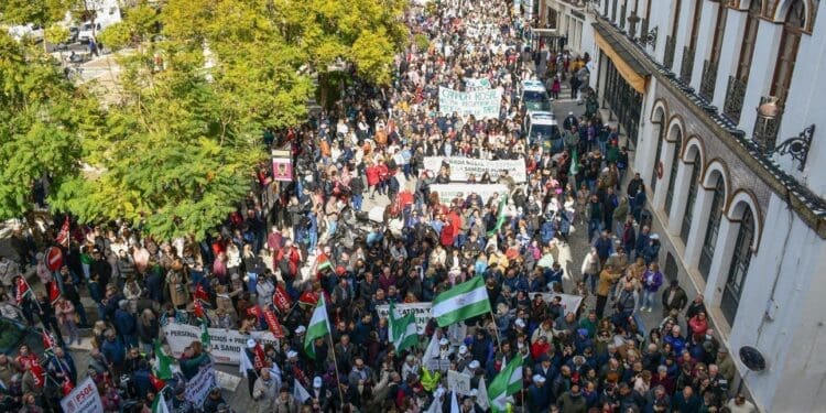 25/02/2024 Manifestación en Osuna convocada por Marea Blanca y secundada por varios ayuntamientos de la comarca.
POLITICA 
AYUNTAMIENTO DE OSUNA